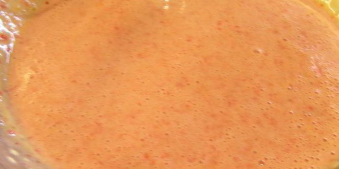 Рецепт сливочного мороженого с клубникой, белым шоколадом и апельсиновым ликером куантро