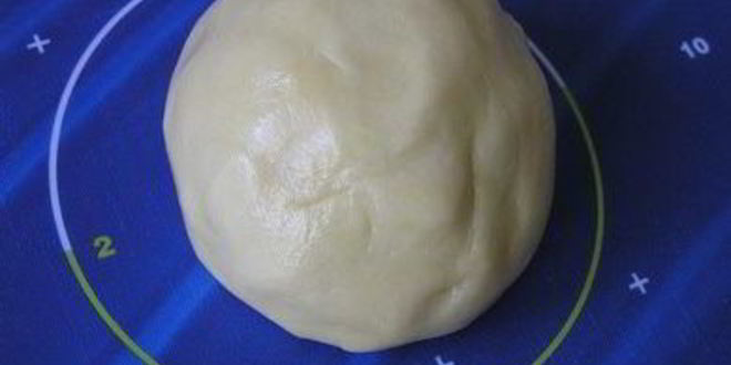 Рецепт торта-мороженого с безе и красными ягодами