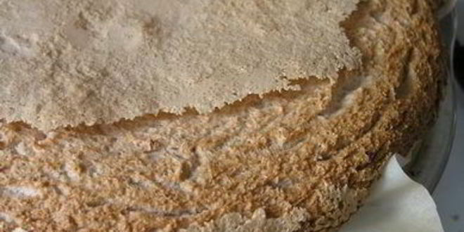 Рецепт торта-мороженого с безе и красными ягодами