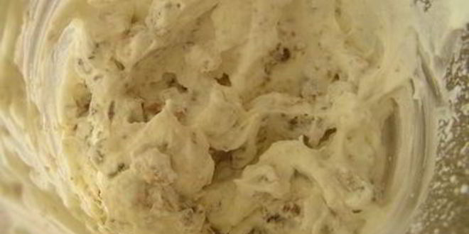 Рецепт торта-мороженого с безе и красными ягодами