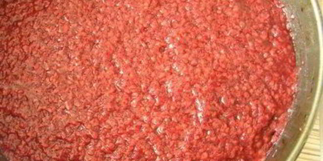 Рецепт торта-мороженого с безе и красными ягодами