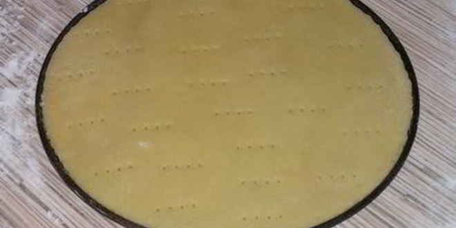 Рецепт торта-мороженого с безе и красными ягодами