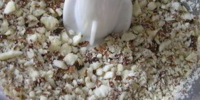 Рецепт торта-мороженого с безе и красными ягодами