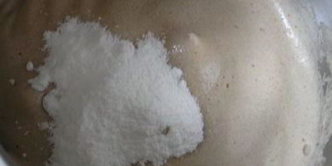 Рецепт торта-мороженого с безе и красными ягодами