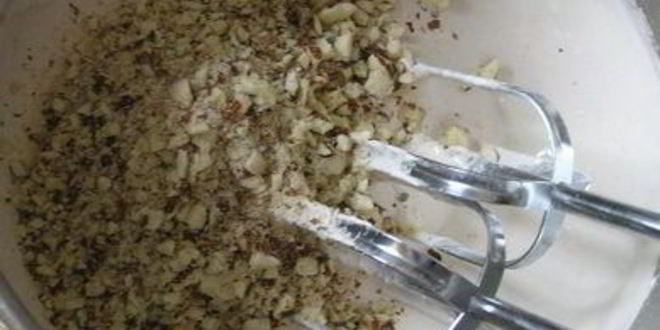 Рецепт торта-мороженого с безе и красными ягодами