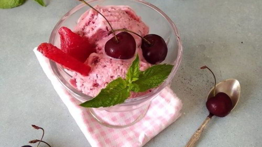 Как приготовить ягодное мороженое с мятой