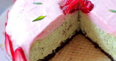 Рецепт Базиликового чизкейка с клубничным муссом