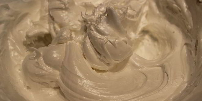 Рецепт безе с шоколадным муссом и фруктами