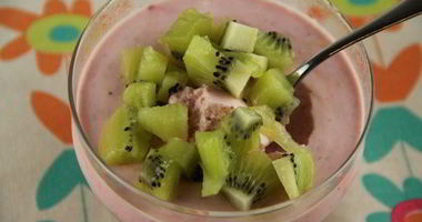 Рецепт Йогуртова-клубничного мусс с киви