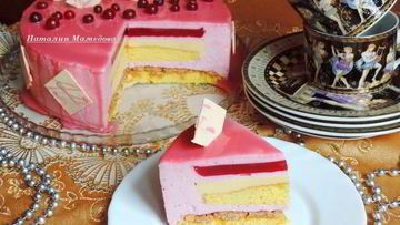 Рецепт Клюквенного торта-мусса с миндальным пралине Праздничный