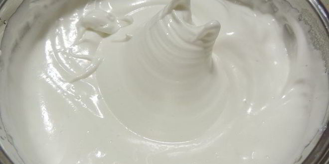 Рецепт клюквенного торта-мусса с миндальным пралине праздничный