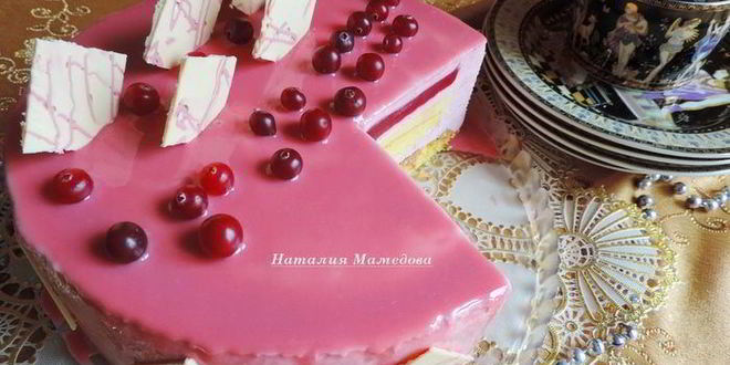 Рецепт клюквенного торта-мусса с миндальным пралине праздничный