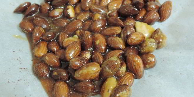 Рецепт клюквенного торта-мусса с миндальным пралине праздничный