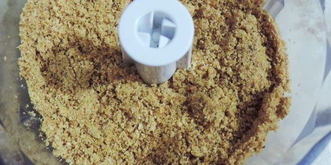 Рецепт клюквенного торта-мусса с миндальным пралине праздничный