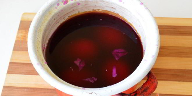 Рецепт красима пасхальные яйца в синий цвет в соке краснокочанной капусты