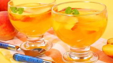 Рецепт Персиков в желе из шампанского и базилика