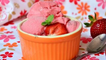 Рецепт Мороженого домашний клубничный щербет из йогурта