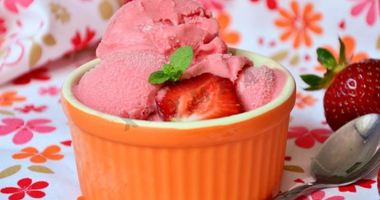 Рецепт Мороженого домашний клубничный щербет из йогурта