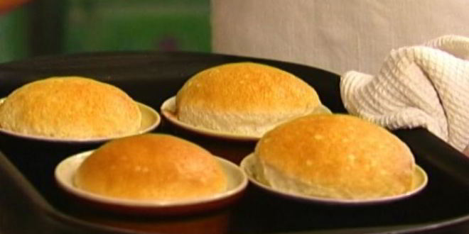 Рецепт сладкого суфле с ягодно-апельсиновым соусом