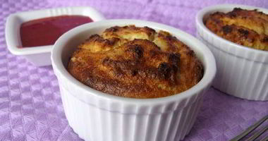 Рецепт Творожного суфле с бананами и клубничным соусом