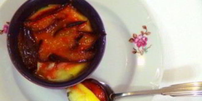 Рецепт творожного суфле со сливами