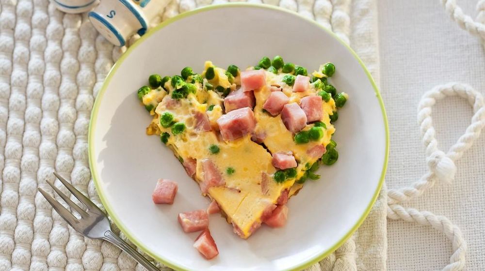 Как приготовить яичное суфле с ветчиной в мультиварке