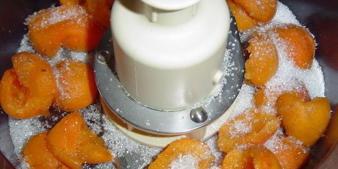 Рецепт десерта с абрикосами и ежевикой по мотивам тирамису