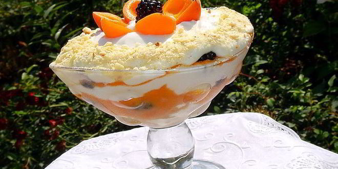 Рецепт десерта с абрикосами и ежевикой по мотивам тирамису