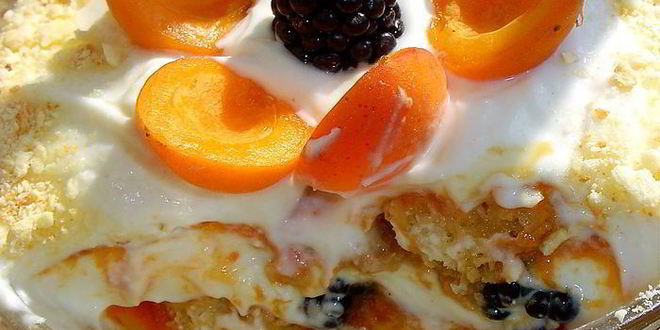 Рецепт десерта с абрикосами и ежевикой по мотивам тирамису