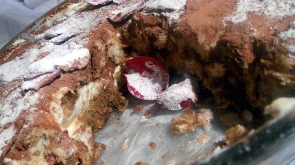 Как приготовить медовый тирамису с лепестками роз