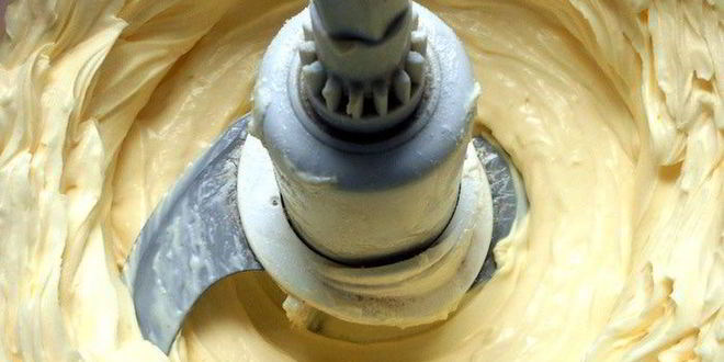 Рецепт медового тирамису с лепестками роз