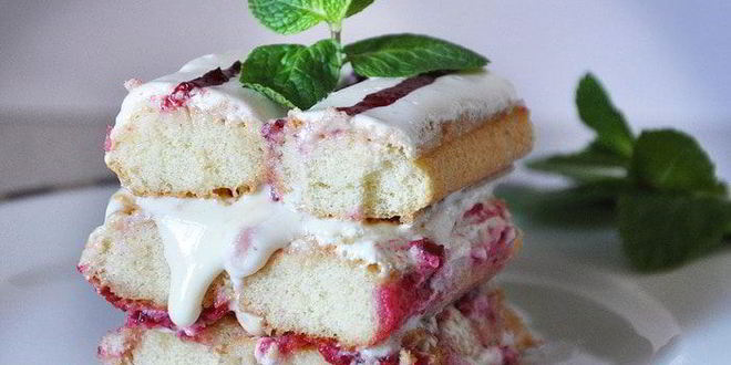 Рецепт сливочного тирамису с брусничным соусом