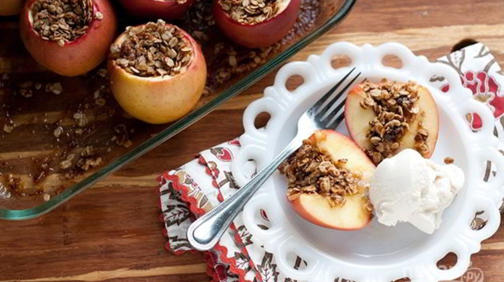 Как приготовить запеченные яблоки с овсянкой