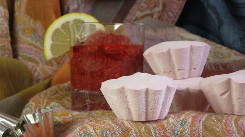 Как приготовить брусничный зефир с малиновым соусом