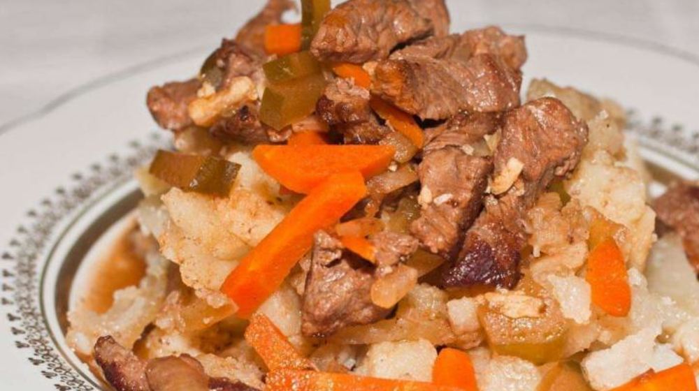 Как приготовить азу с солеными огурцами и с картошкой