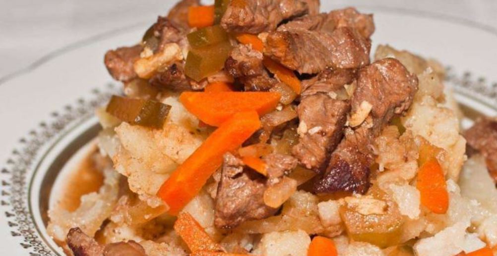 Рецепт азу из свинины с солеными огурцами