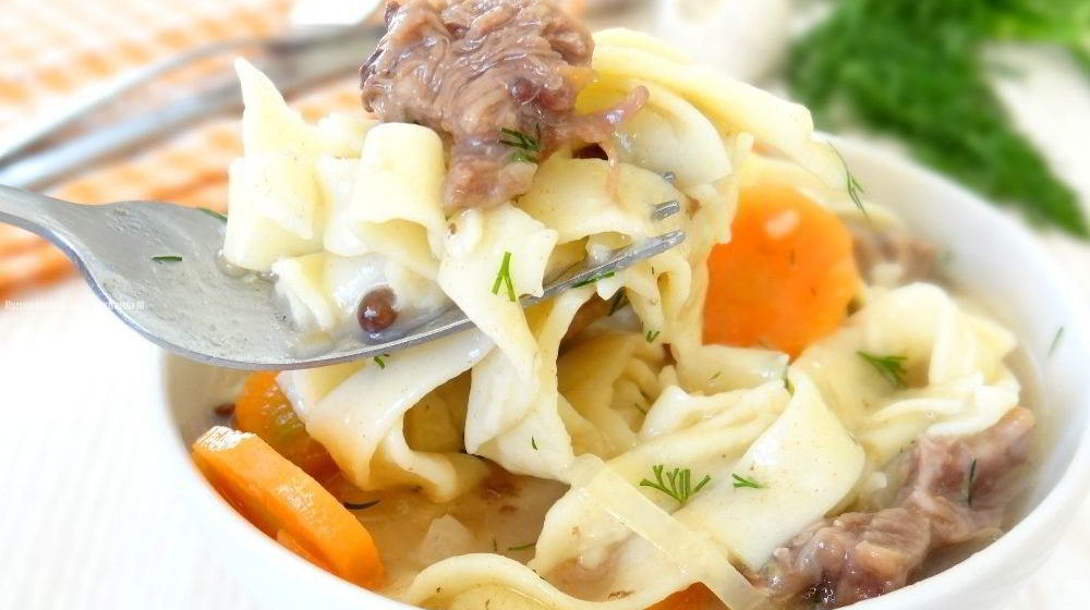 Как приготовить домашнюю лапшу со свининой