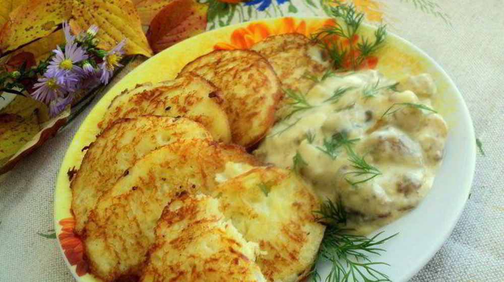 Как приготовить драники с грибным соусом