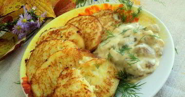 Рецепт Драников с грибным соусом