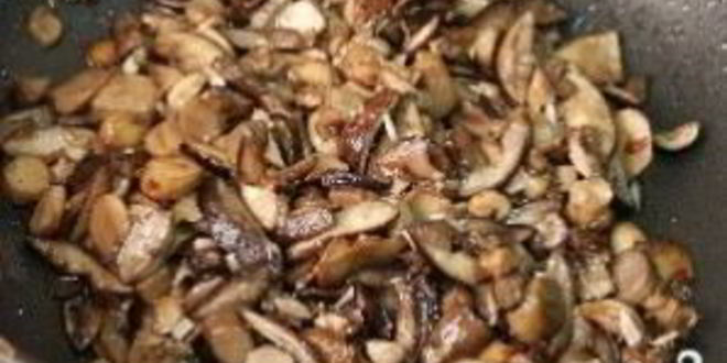 Рецепт драников в горшочке с грибами