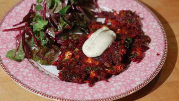 Рецепт Свекольных драников с брынзой