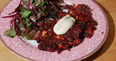 Рецепт Свекольных драников с брынзой