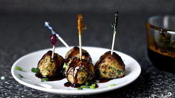 Рецепт Фрикаделек с луком и имбирным соусом