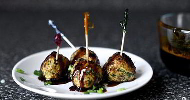 Рецепт Фрикаделек с луком и имбирным соусом