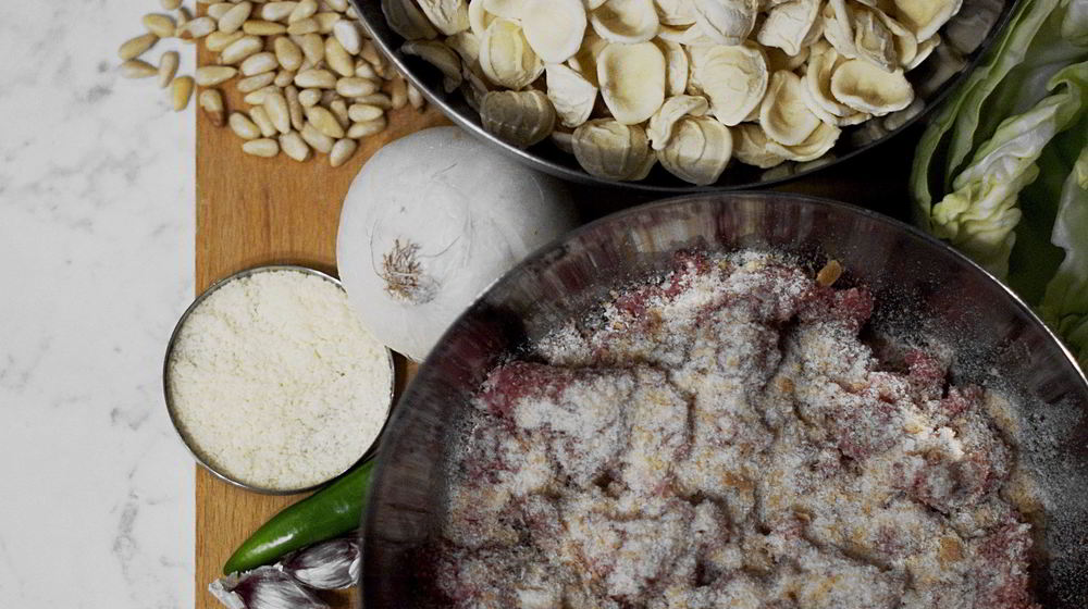 Как приготовить изысканные ореккьете с фрикадельками, листовой капустой и кедровыми орешками