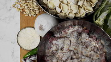 Рецепт Изысканных ореккьете с фрикадельками, листовой капустой и кедровыми орешками