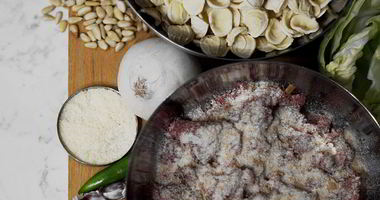 Рецепт Изысканных ореккьете с фрикадельками, листовой капустой и кедровыми орешками