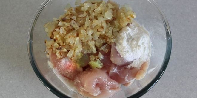 Рецепт куриных фрикаделек в сметанном соусе