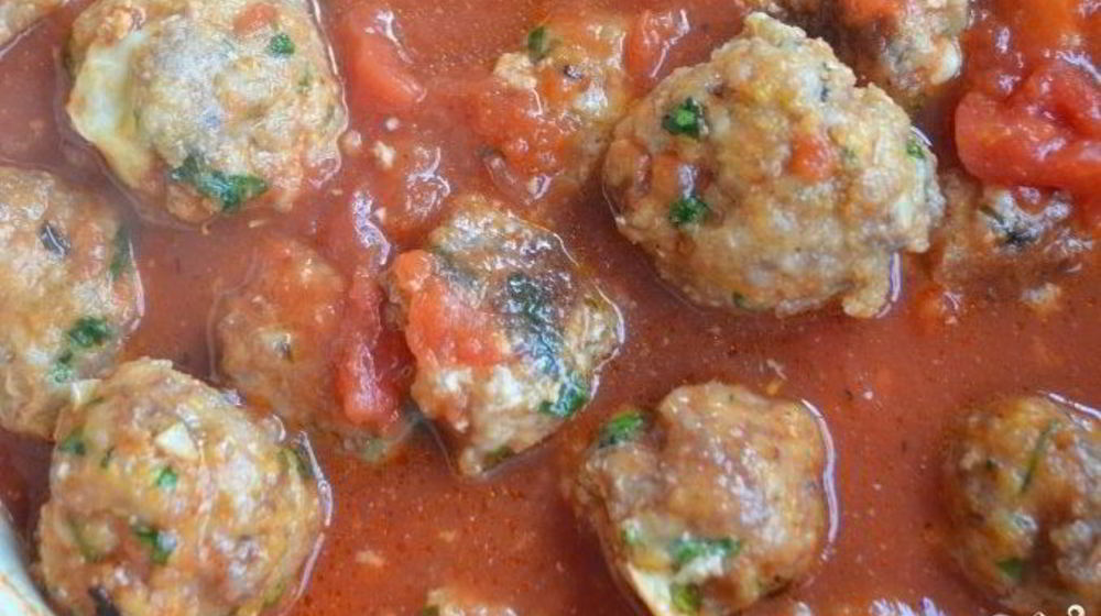 Как приготовить мясные шарики с моцареллой в томатном соусе