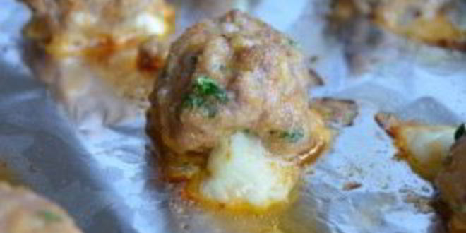 Рецепт мясных шариков с моцареллой в томатном соусе